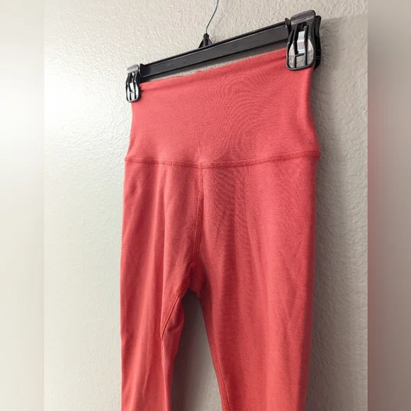 Beyond Yoga Crop Legging - Buttery Soft Space Dye Fabric  - Coral -  Size Small - Picture 3 of 7